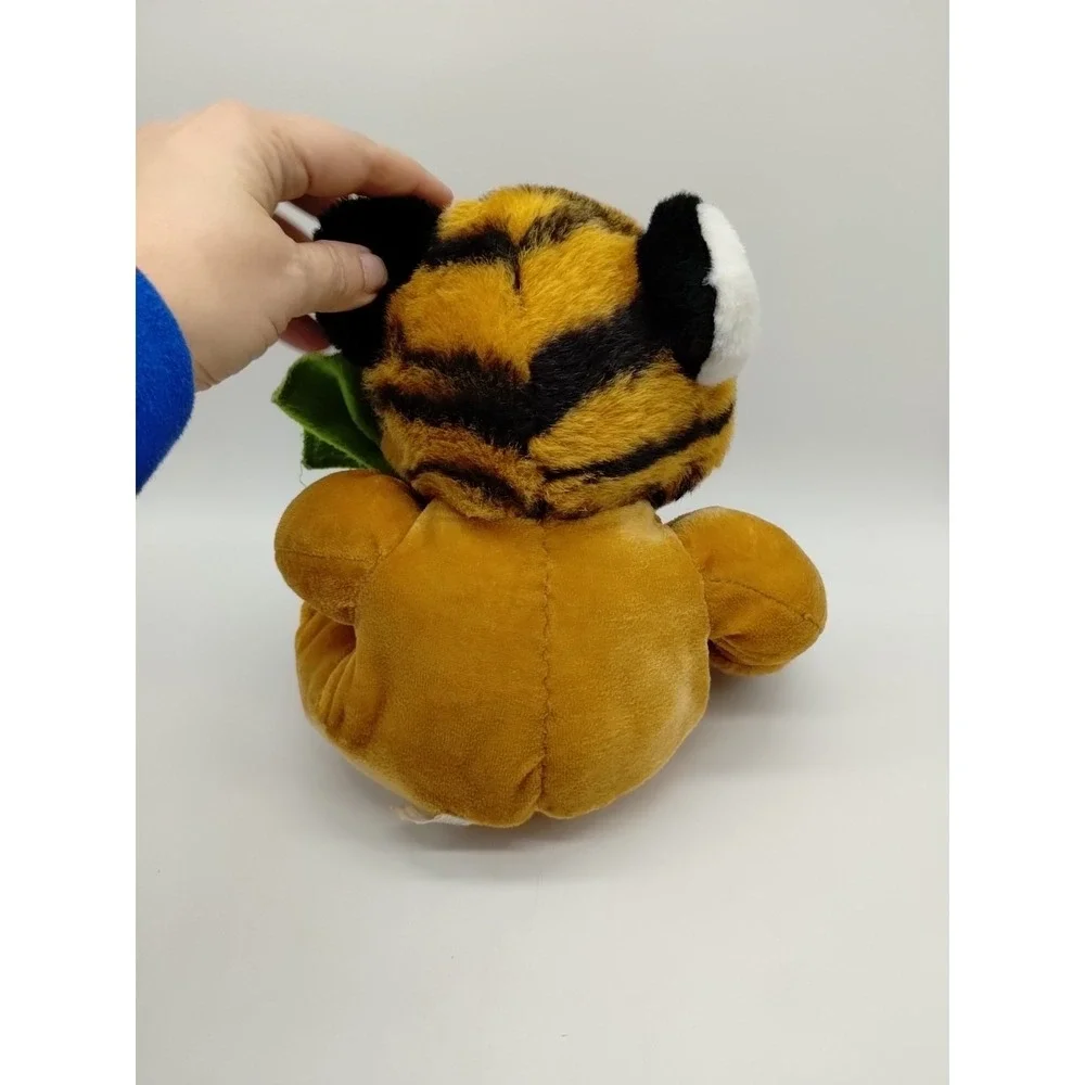 Vintage 1980s ? Commonwealth Plush Tiger With Blanket Lovey 13